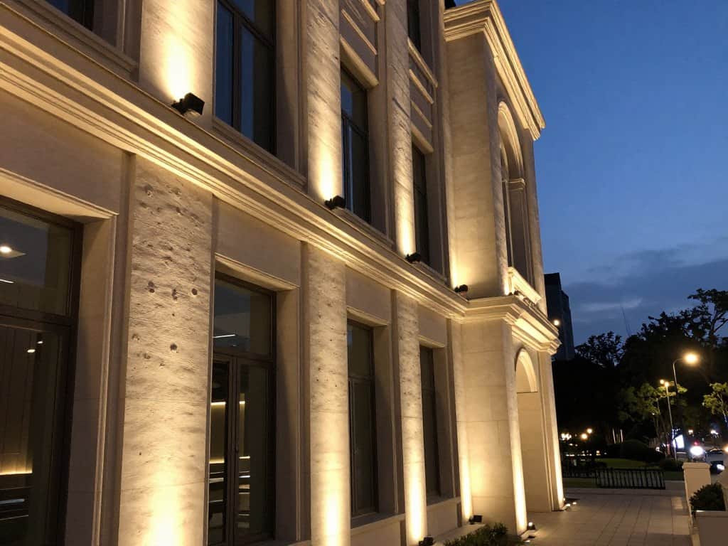 Professionelle Architekturbeleuchtung hebt Gebäudeästhetik hervor